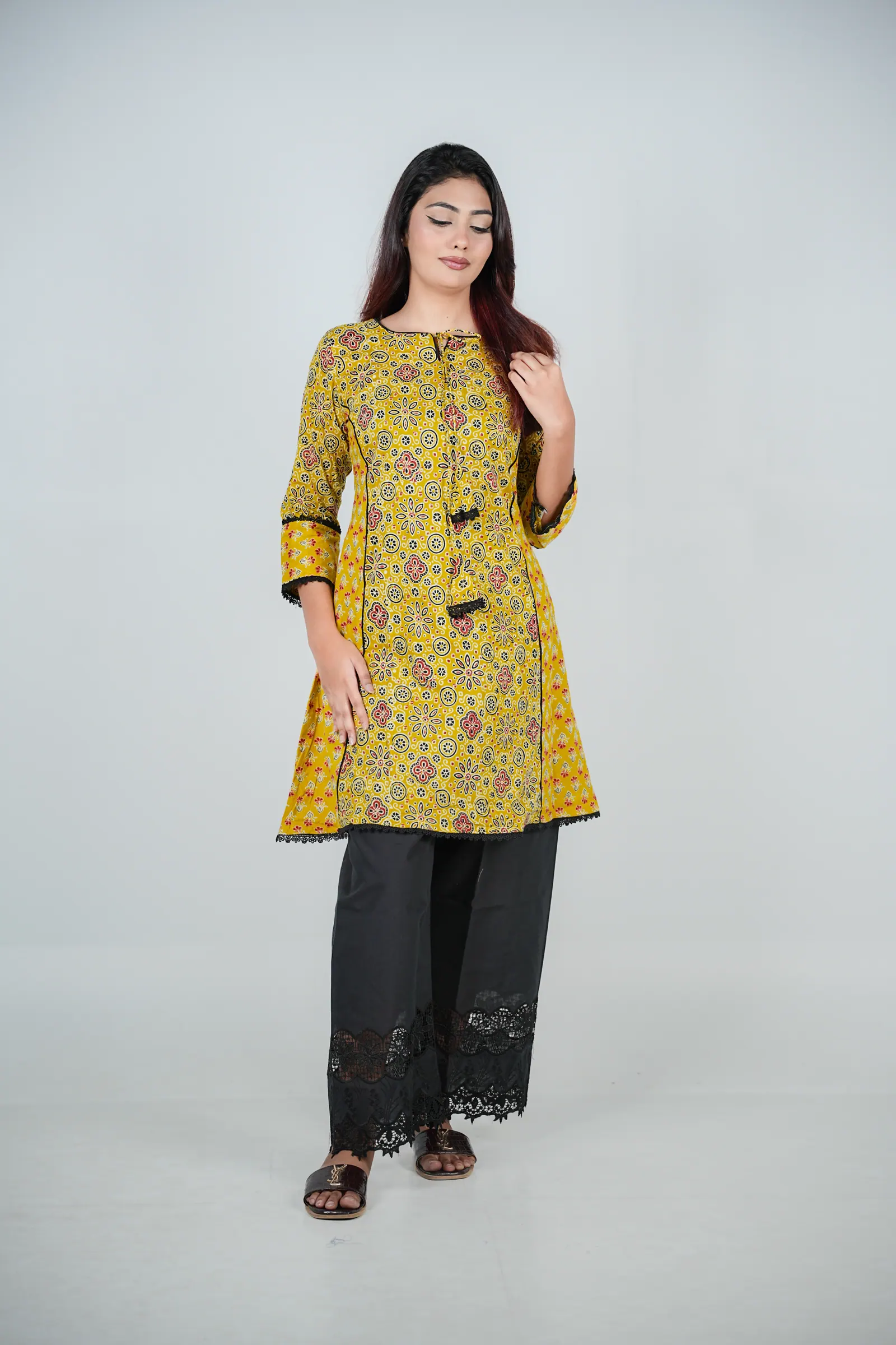 Jhilik - Jaipuri Kurti & Chikan Pant